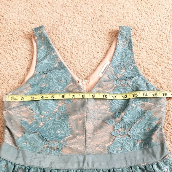 Francescas floral lace dress - Picture 8 of 9